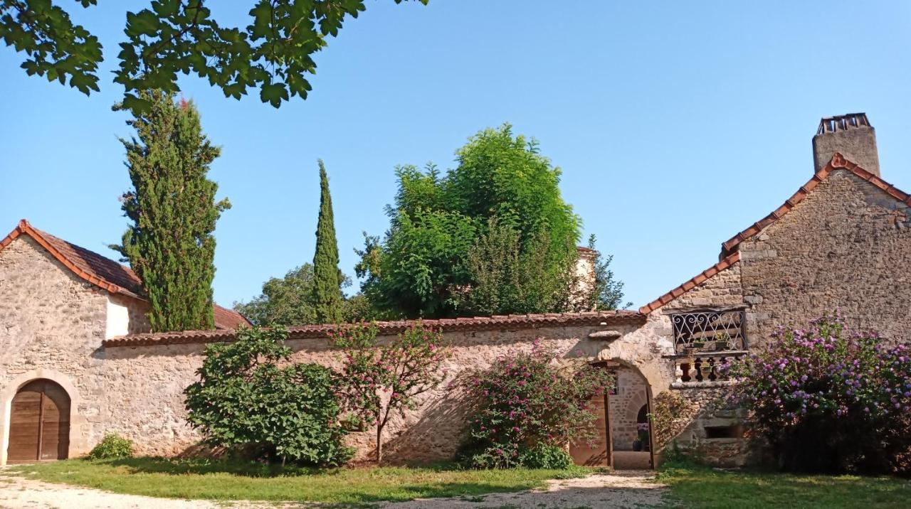 Les Granges De L Abbaye Bed & Breakfast Ginals